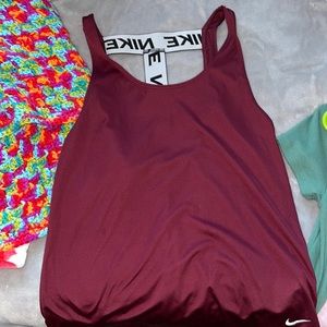 nike maroon tank top